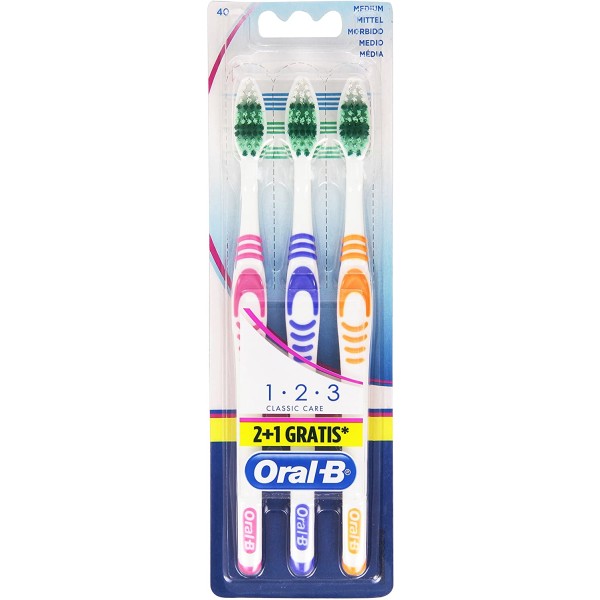 Oral-B Spazzolino Manuale Medio Confezione da 3 Pezzi