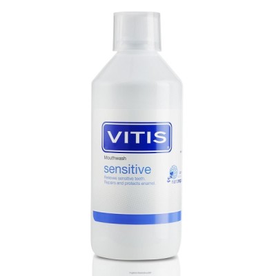 fare gli sciacqui con 15 ml di VITIS&reg; sensitive collutorio